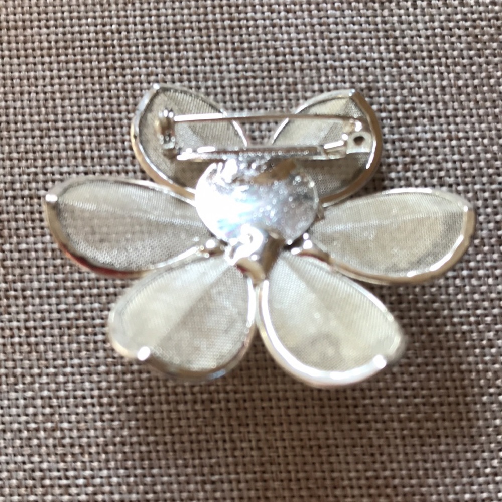 Vintage Silver Flower Pin Brooch - Picture 3 of 4